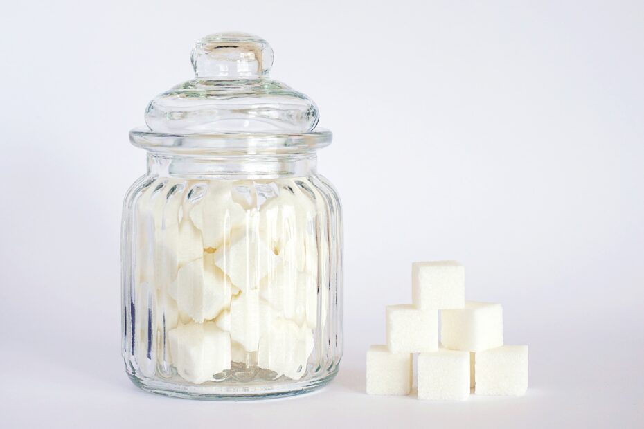 Le miel est-il vraiment différent du sucre ? Découvrez sa composition, son impact sur la glycémie