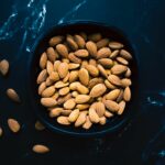 Amandes entières et décortiquées, composition nutritionnelle et calories de l’amande